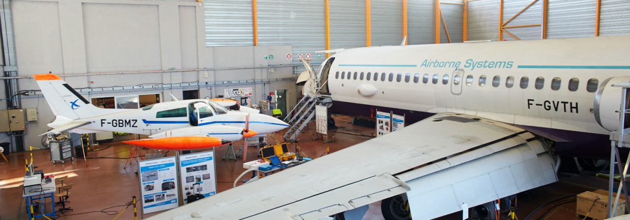 Enspima-Bordeaux INP hangar avec des avions